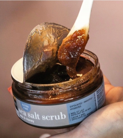 Scrub Σώματος Cuccio Naturale Μέλι & Γάλα 240gr 2