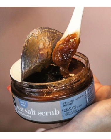 Scrub Σώματος Cuccio Naturale Μέλι & Γάλα 240gr 2